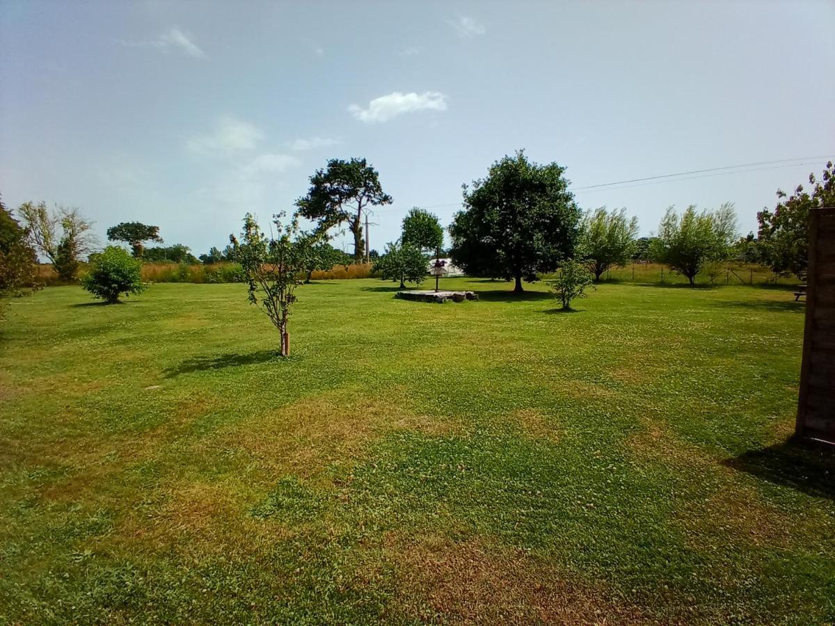 La Ferme D' Emerentine Bacilly Buitenkant foto